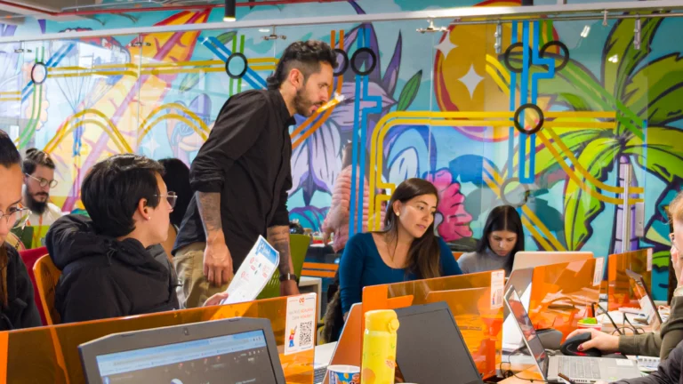 Curso para crear contenido digital con IA rápido y fácil